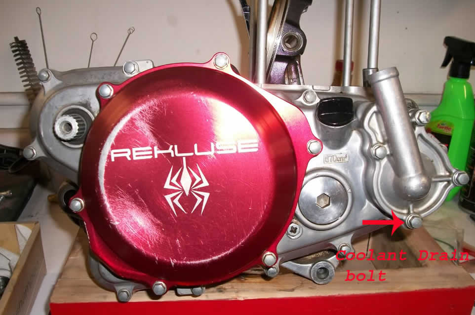 CRF's Only - How to Rebuild The Water Pump On a Honda CRF450R CRF's Only - How to Rebuild The Water Pump On a Honda CRF450R